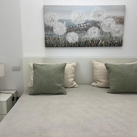 Paganini Suites And Apartments Sirmione Bagian luar foto