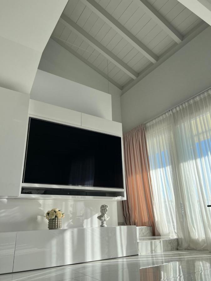 Paganini Suites And Apartments Sirmione Bagian luar foto
