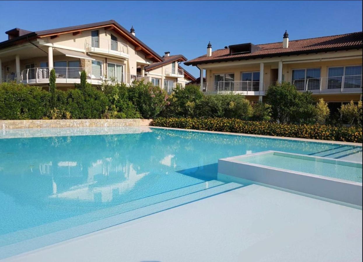 Paganini Suites And Apartments Sirmione Bagian luar foto