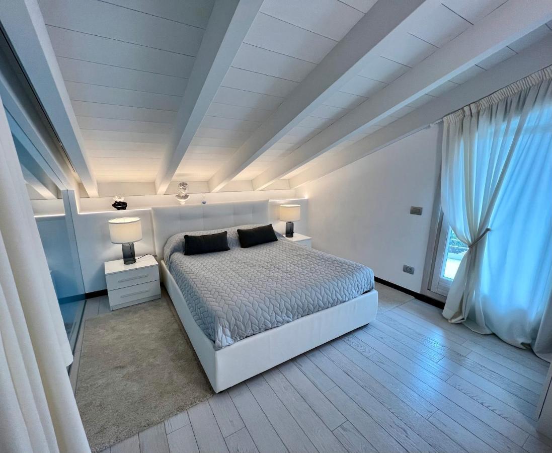 Paganini Suites And Apartments Sirmione Bagian luar foto