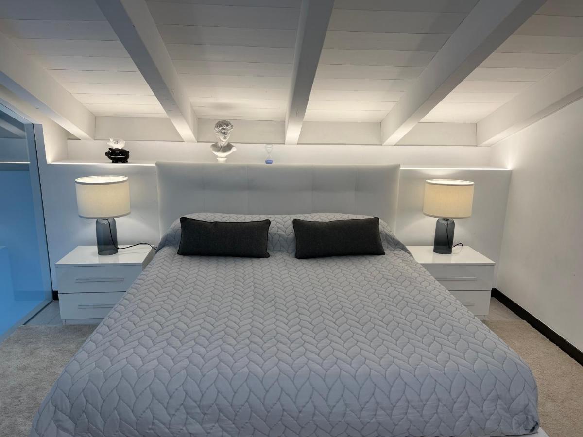 Paganini Suites And Apartments Sirmione Bagian luar foto
