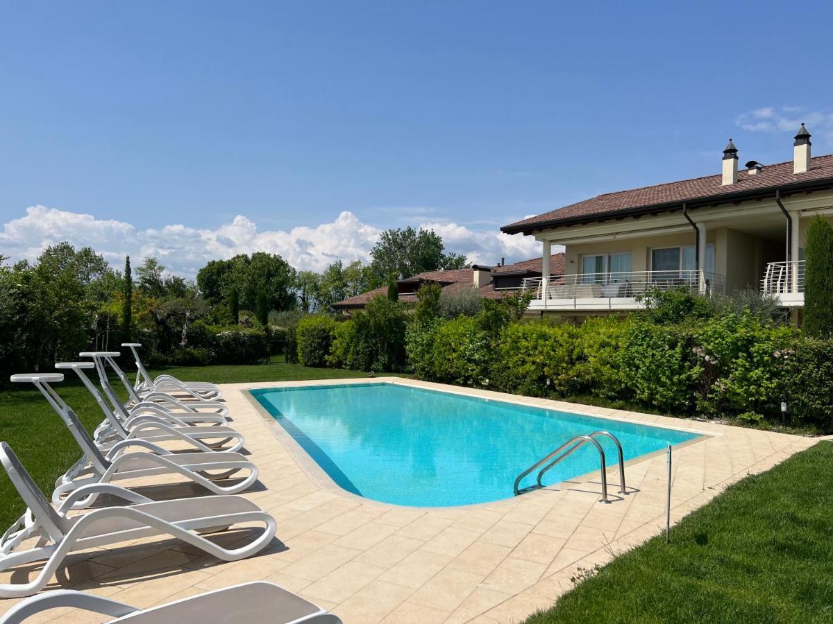 Paganini Suites And Apartments Sirmione Bagian luar foto