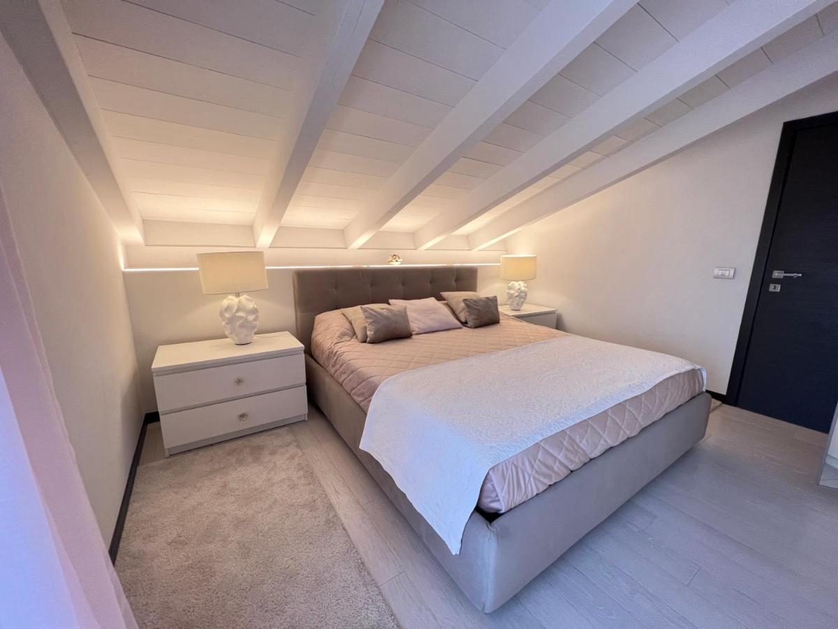 Paganini Suites And Apartments Sirmione Bagian luar foto