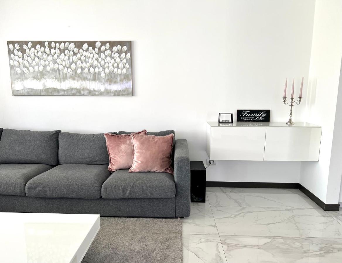 Paganini Suites And Apartments Sirmione Bagian luar foto