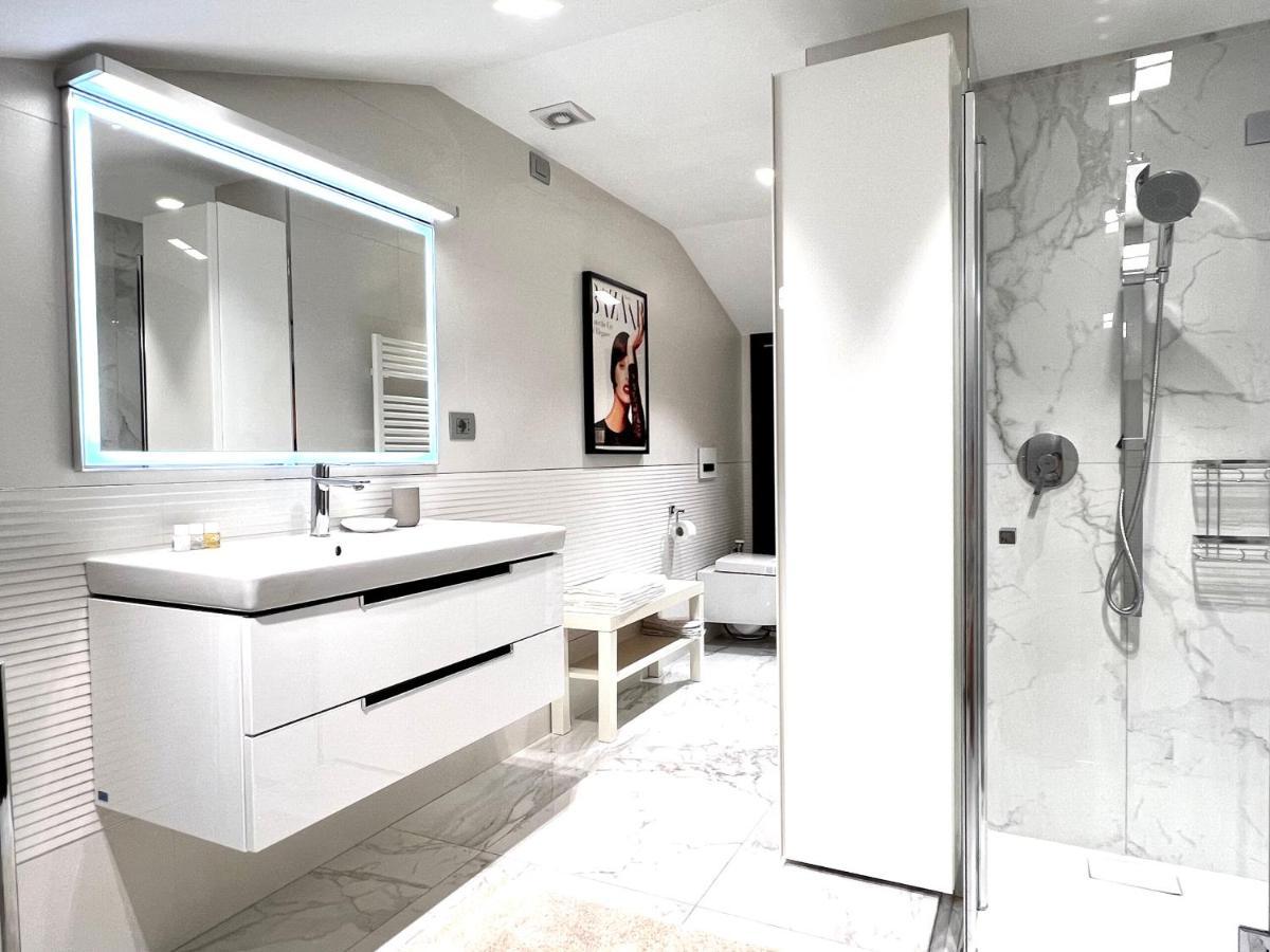 Paganini Suites And Apartments Sirmione Bagian luar foto