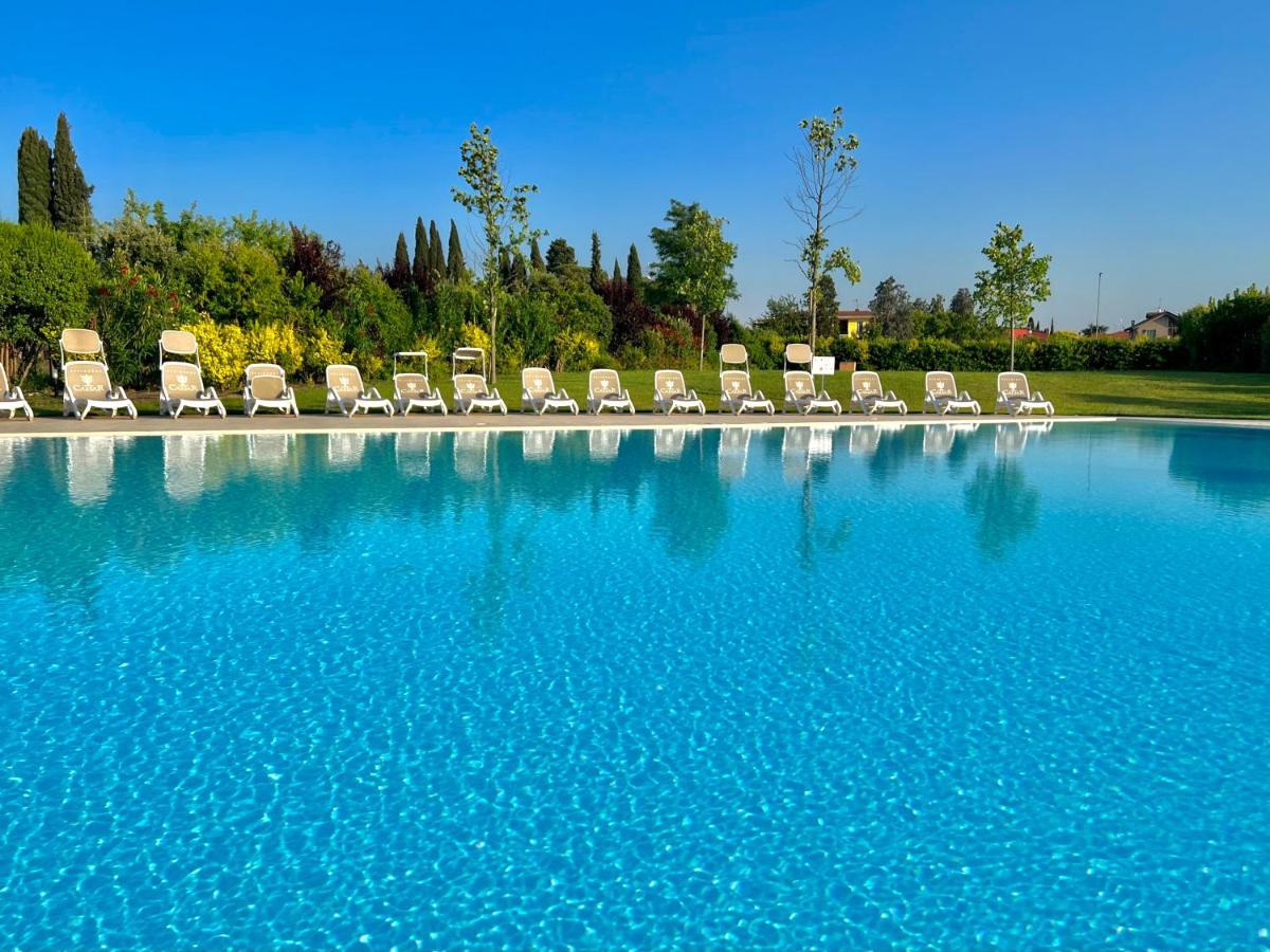 Paganini Suites And Apartments Sirmione Bagian luar foto