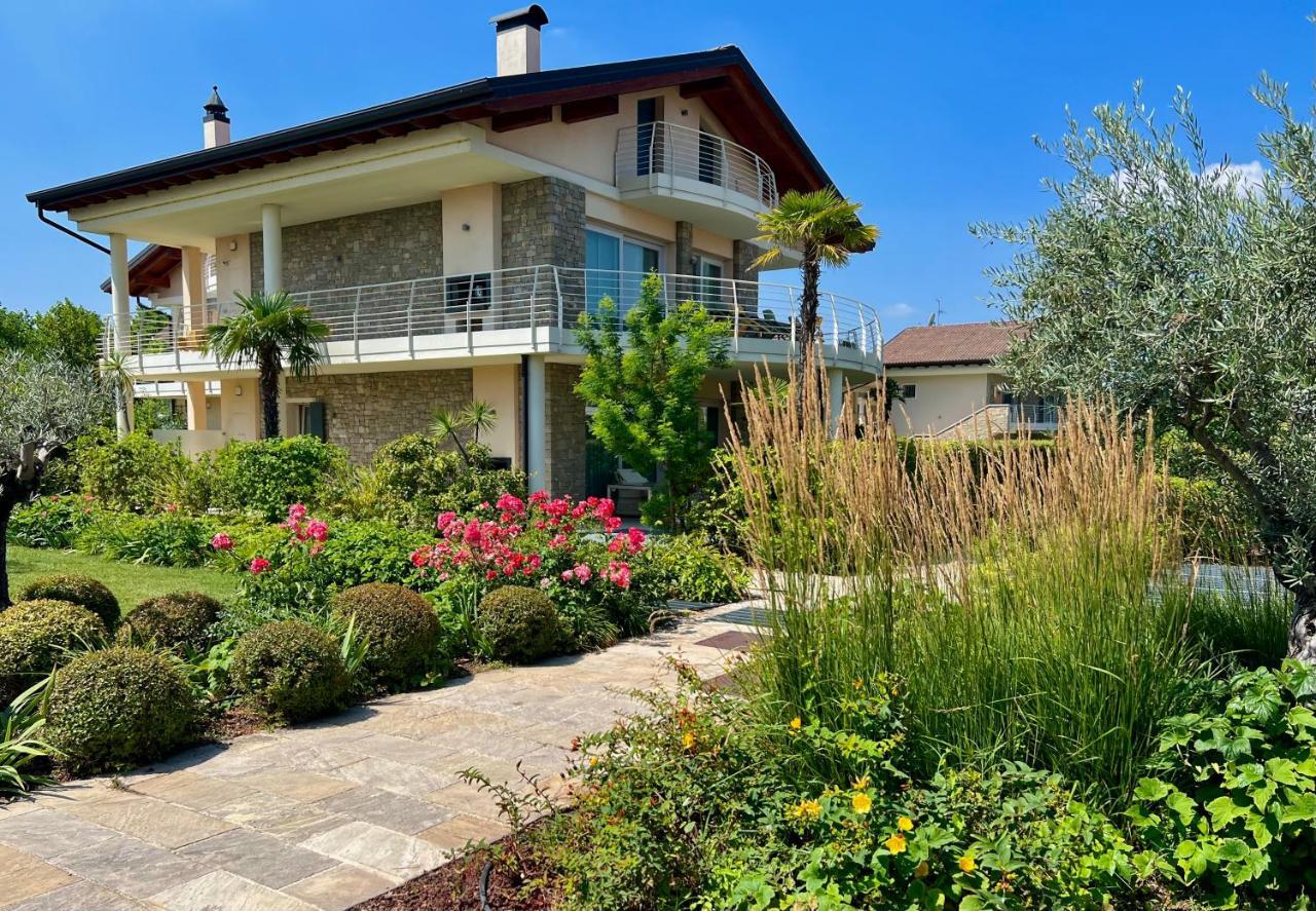 Paganini Suites And Apartments Sirmione Bagian luar foto