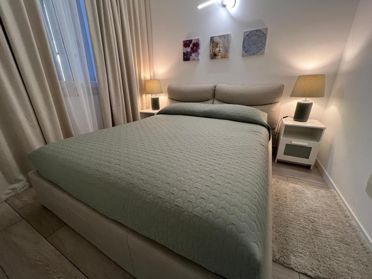 Paganini Suites And Apartments Sirmione Bagian luar foto