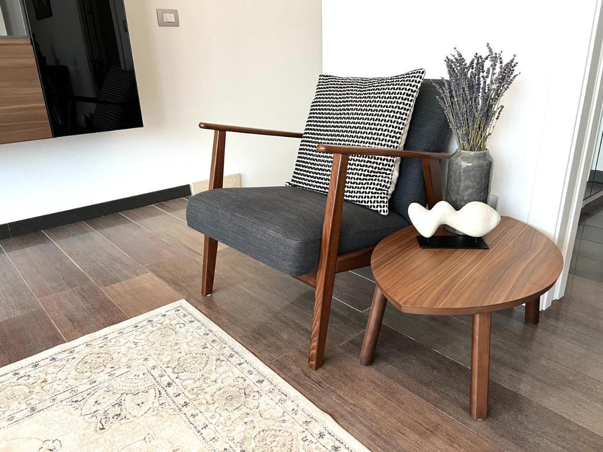 Paganini Suites And Apartments Sirmione Bagian luar foto