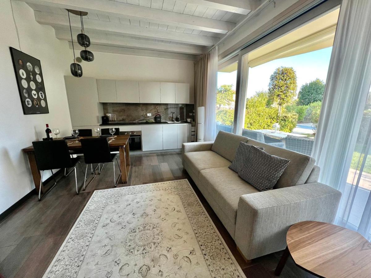 Paganini Suites And Apartments Sirmione Bagian luar foto