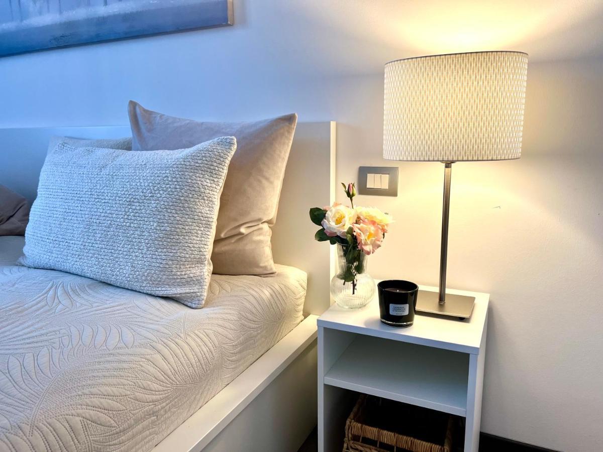 Paganini Suites And Apartments Sirmione Bagian luar foto