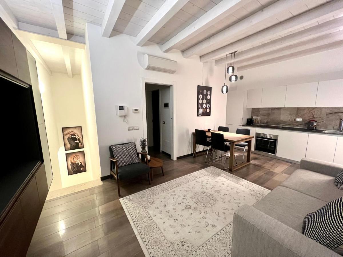 Paganini Suites And Apartments Sirmione Bagian luar foto