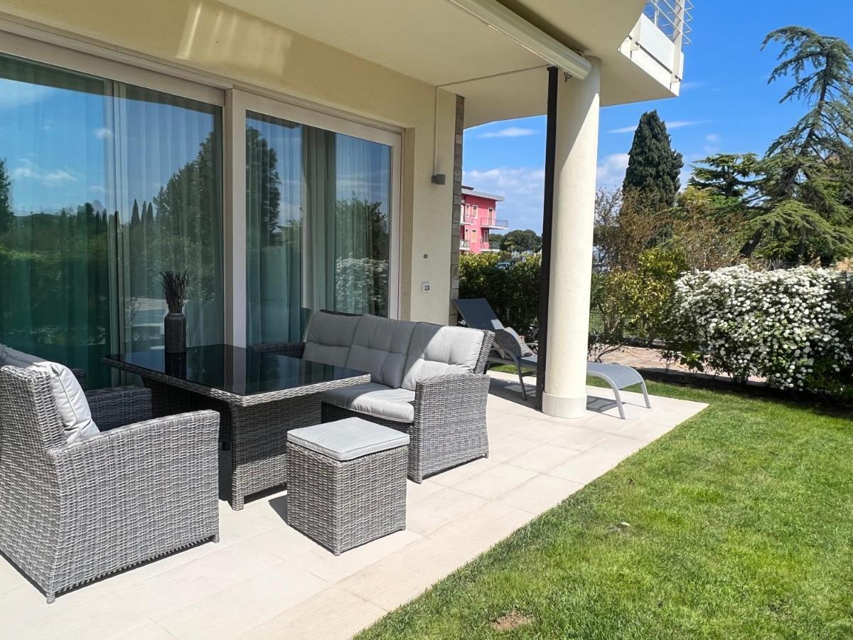 Paganini Suites And Apartments Sirmione Bagian luar foto