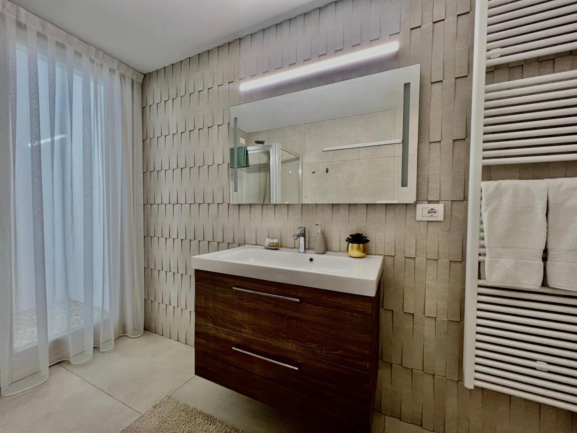 Paganini Suites And Apartments Sirmione Bagian luar foto