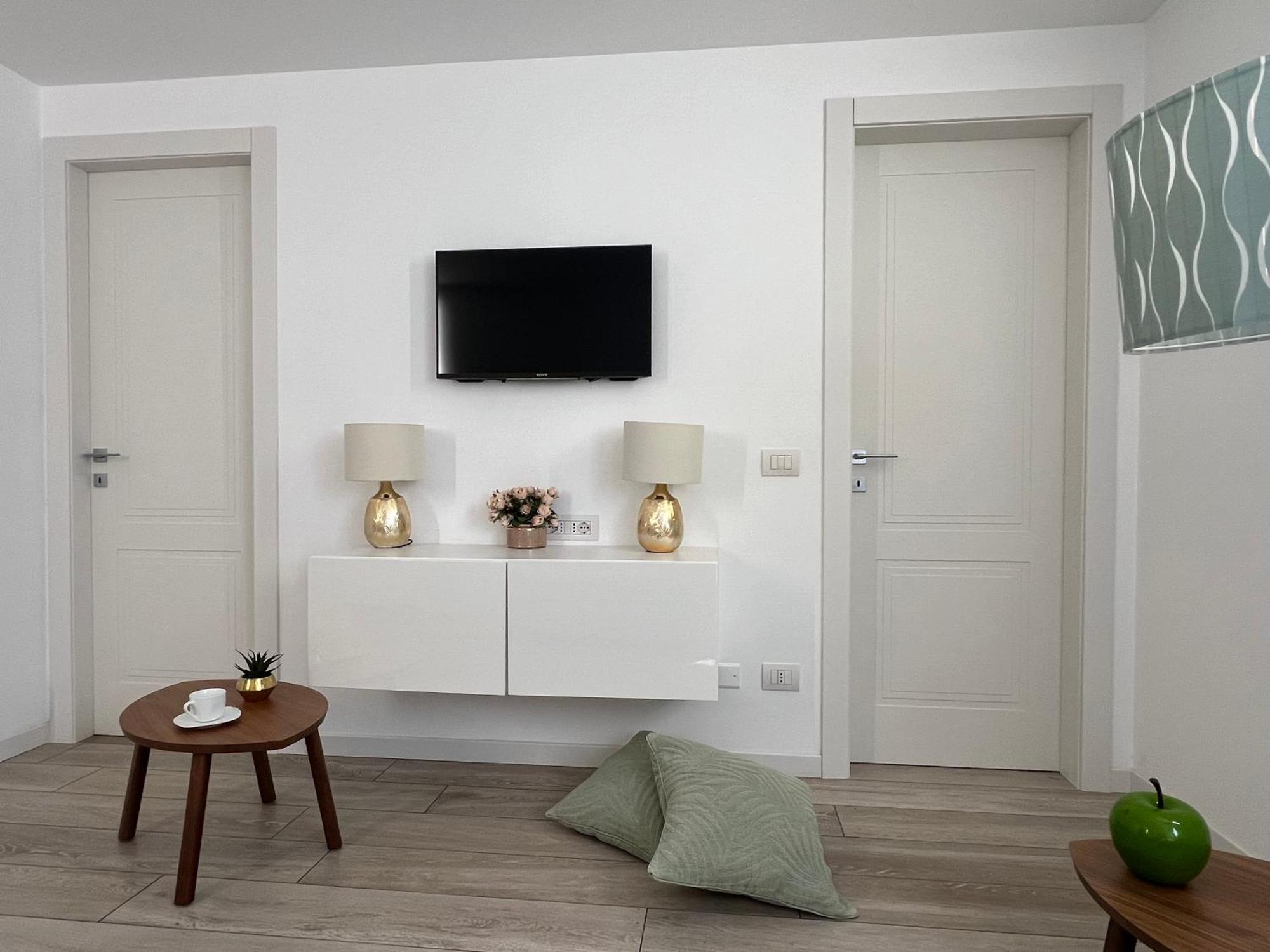 Paganini Suites And Apartments Sirmione Bagian luar foto
