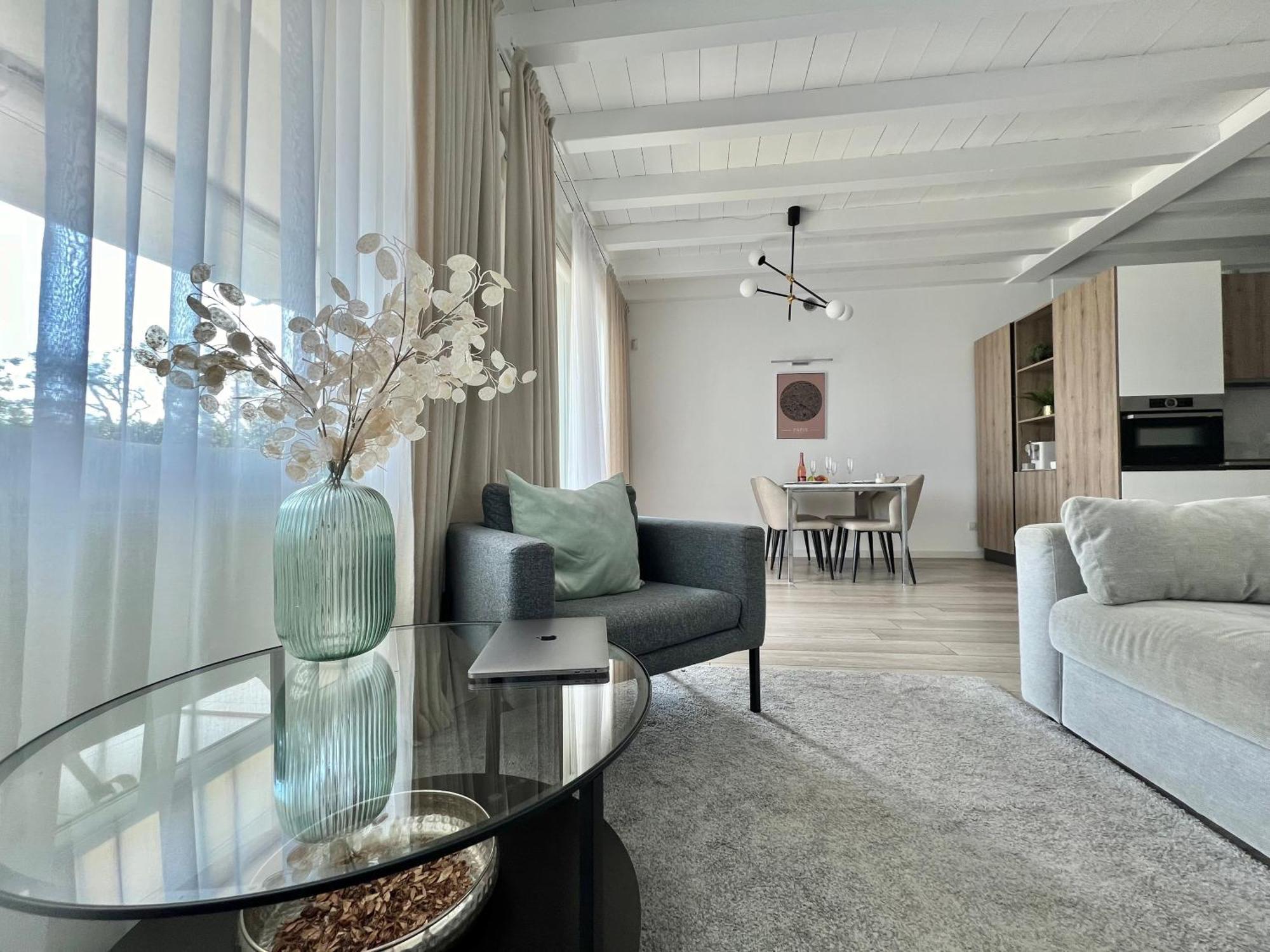 Paganini Suites And Apartments Sirmione Bagian luar foto