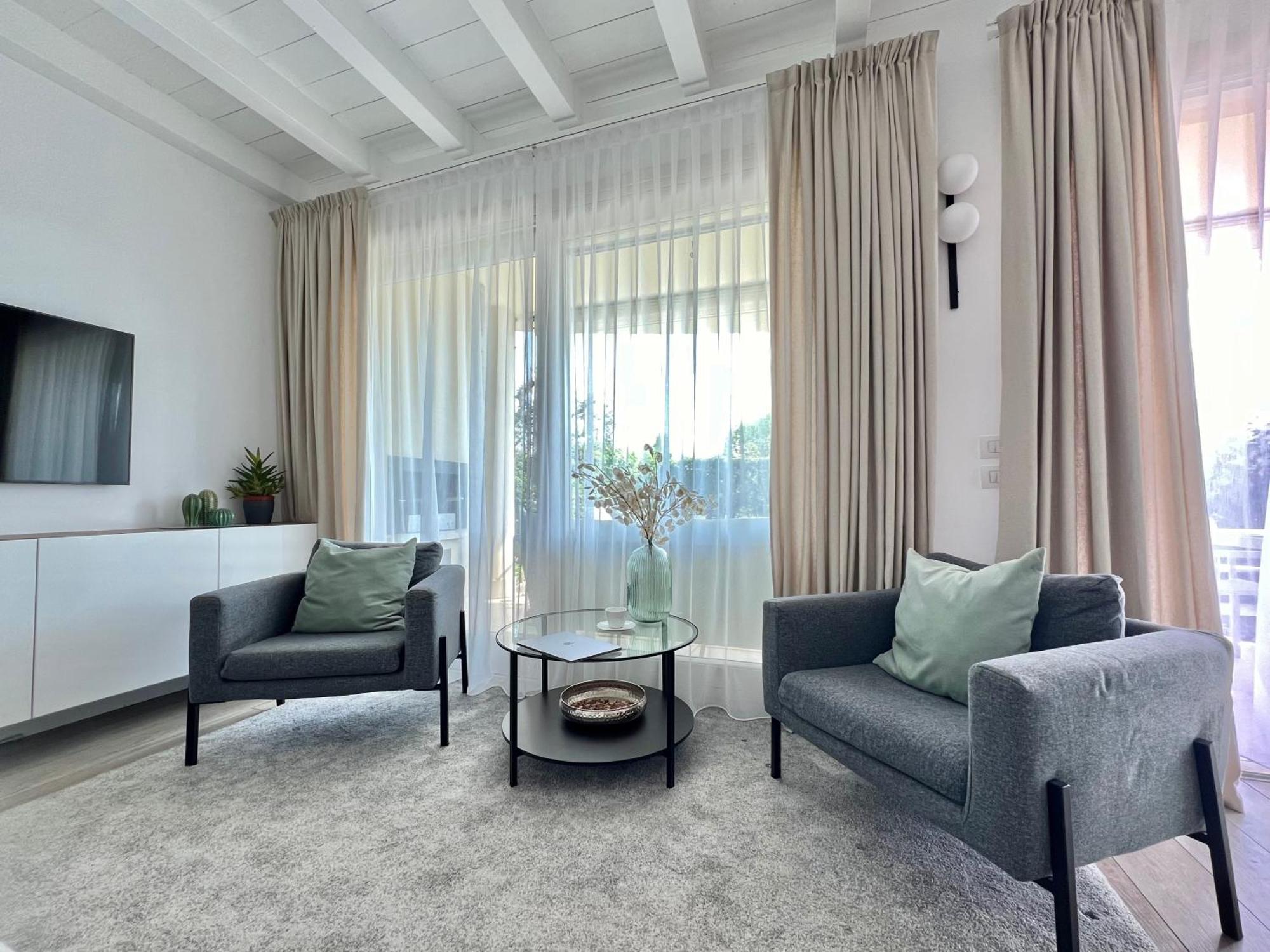 Paganini Suites And Apartments Sirmione Bagian luar foto