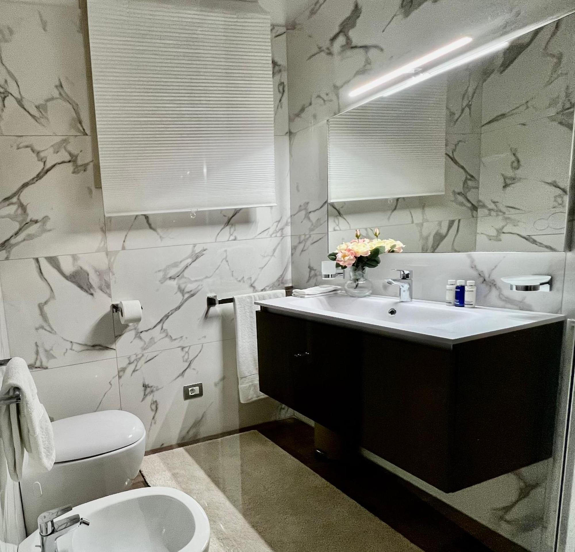 Paganini Suites And Apartments Sirmione Ruang foto